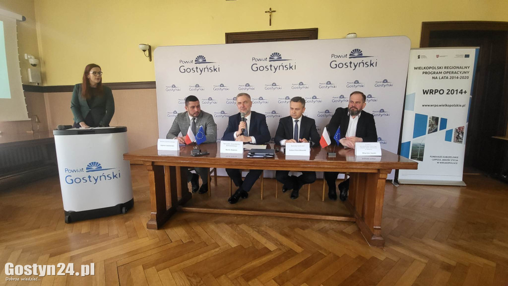 Podpisanie umowy na zakup sprzętu dla szpitala