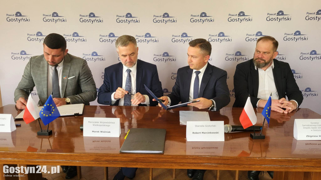 Podpisanie umowy na zakup sprzętu dla szpitala