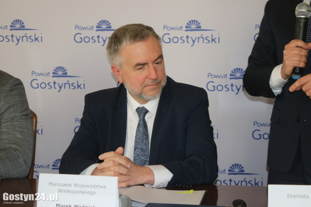 Podpisanie umowy na zakup sprzętu dla szpitala