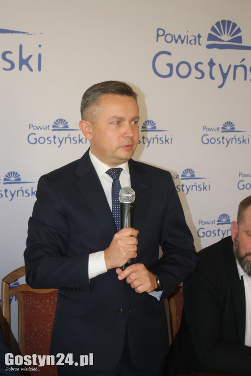 Podpisanie umowy na zakup sprzętu dla szpitala