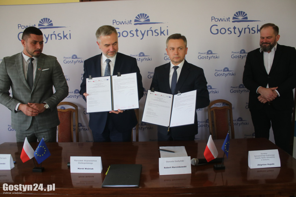 Podpisanie umowy na zakup sprzętu dla szpitala