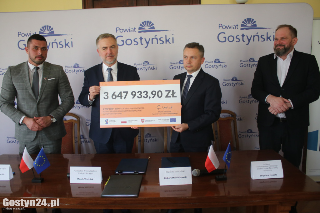 Podpisanie umowy na zakup sprzętu dla szpitala