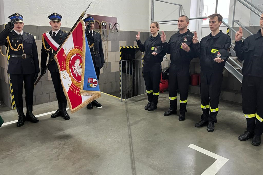 Ślubowanie czwórki nowych strażaków w Gostyniu