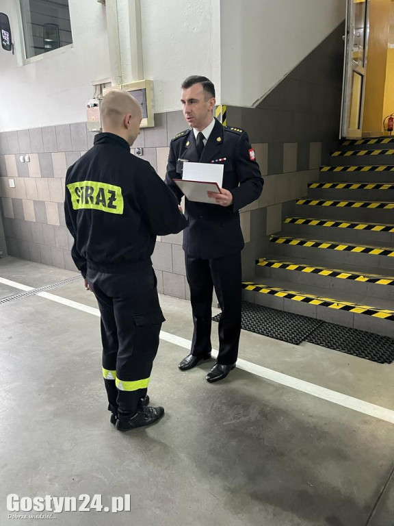 Ślubowanie czwórki nowych strażaków w Gostyniu