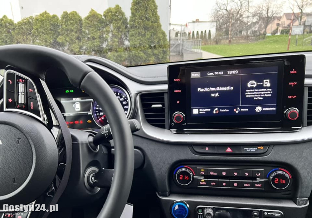 Nowy radiowóz w gostyńskiej komendzie