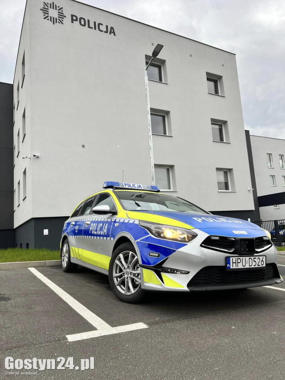 Nowy radiowóz w gostyńskiej komendzie
