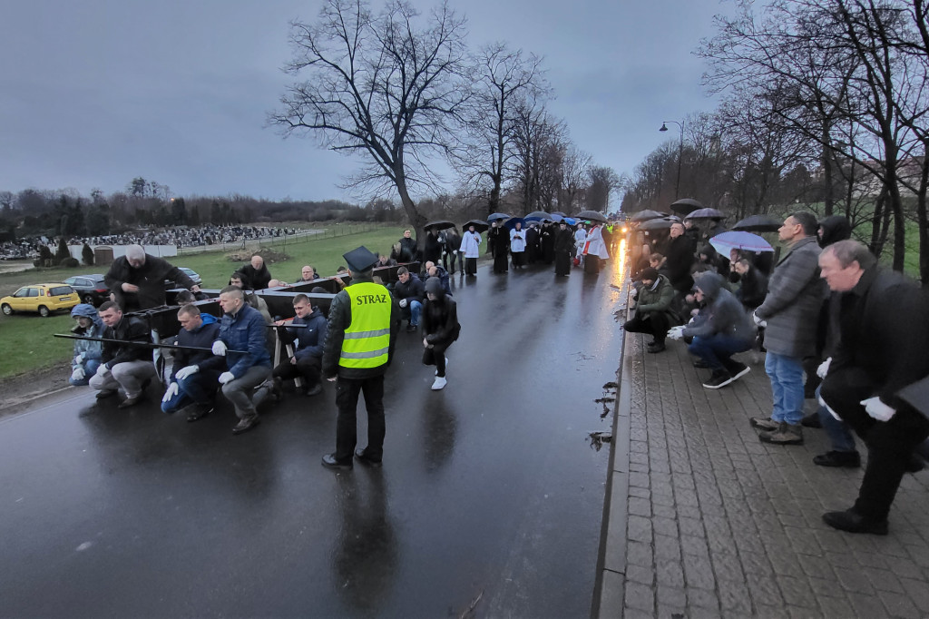 Gostyńska Droga Krzyżowa i nowy krzyż przy obwodnicy