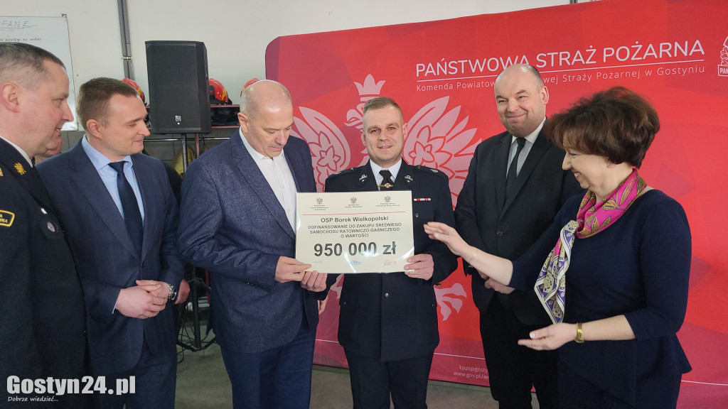 Wręczenie promes dla OSP w Gostyniu