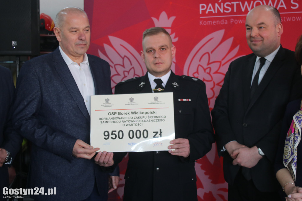 Wręczenie promes dla OSP w Gostyniu