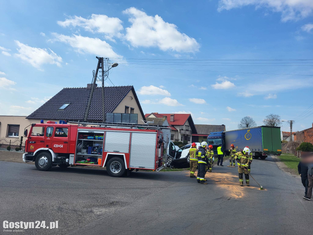 Zderzenie dwóch samochodów w Skoraszewicach