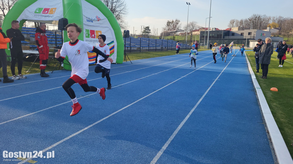 Biega Zająca na gostyńskim stadionie