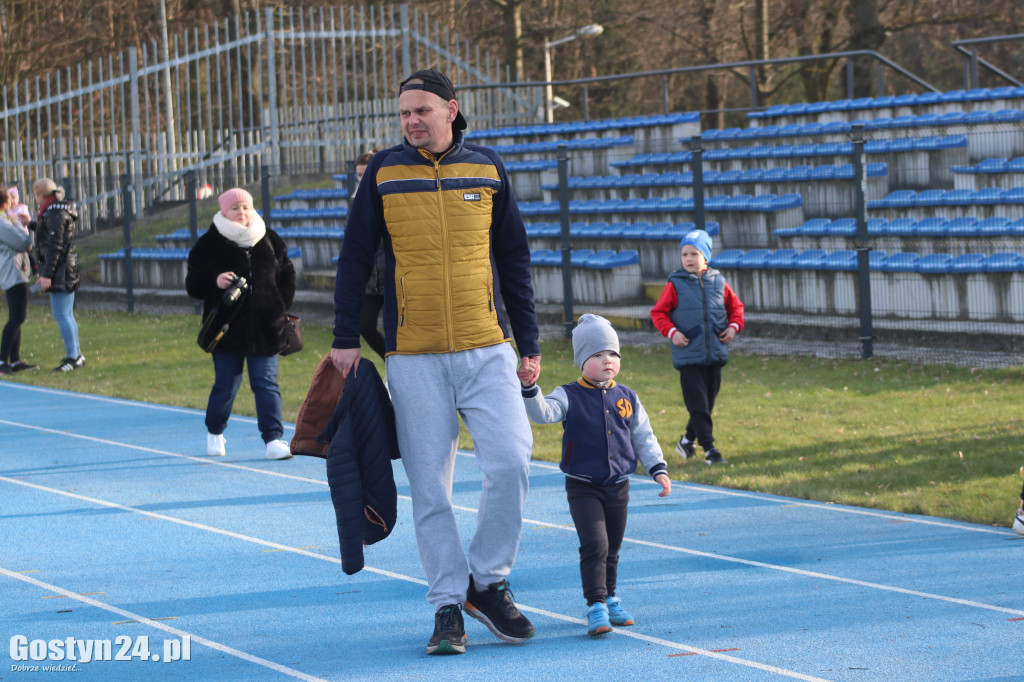 Biega Zająca na gostyńskim stadionie