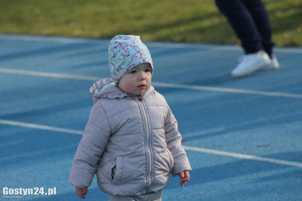 Biega Zająca na gostyńskim stadionie