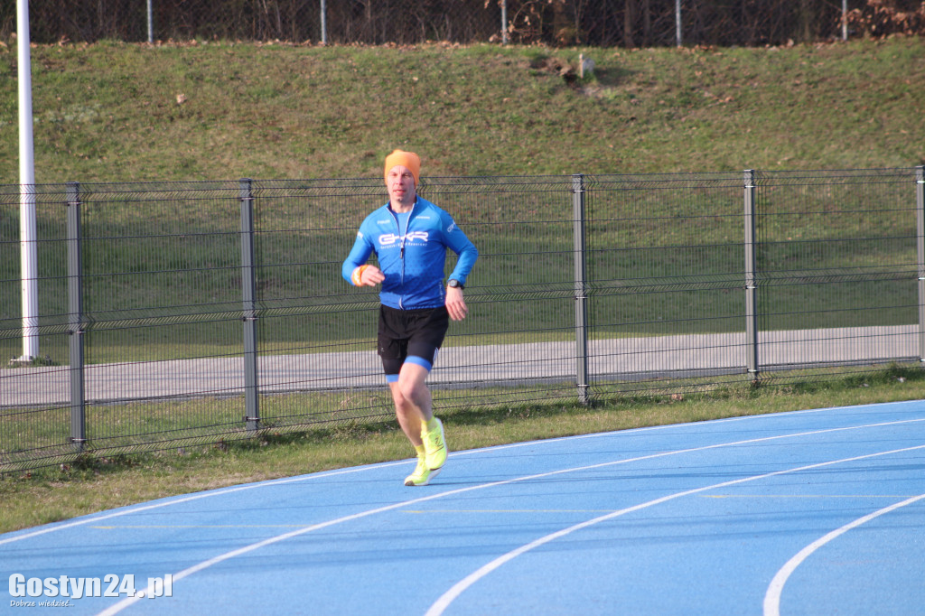 Biega Zająca na gostyńskim stadionie