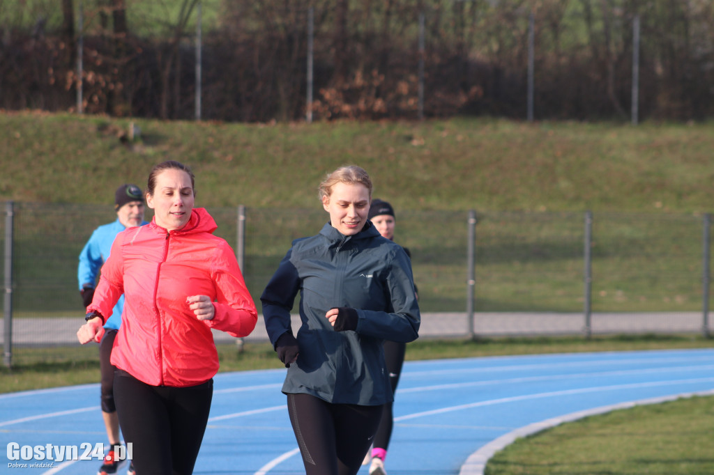 Biega Zająca na gostyńskim stadionie
