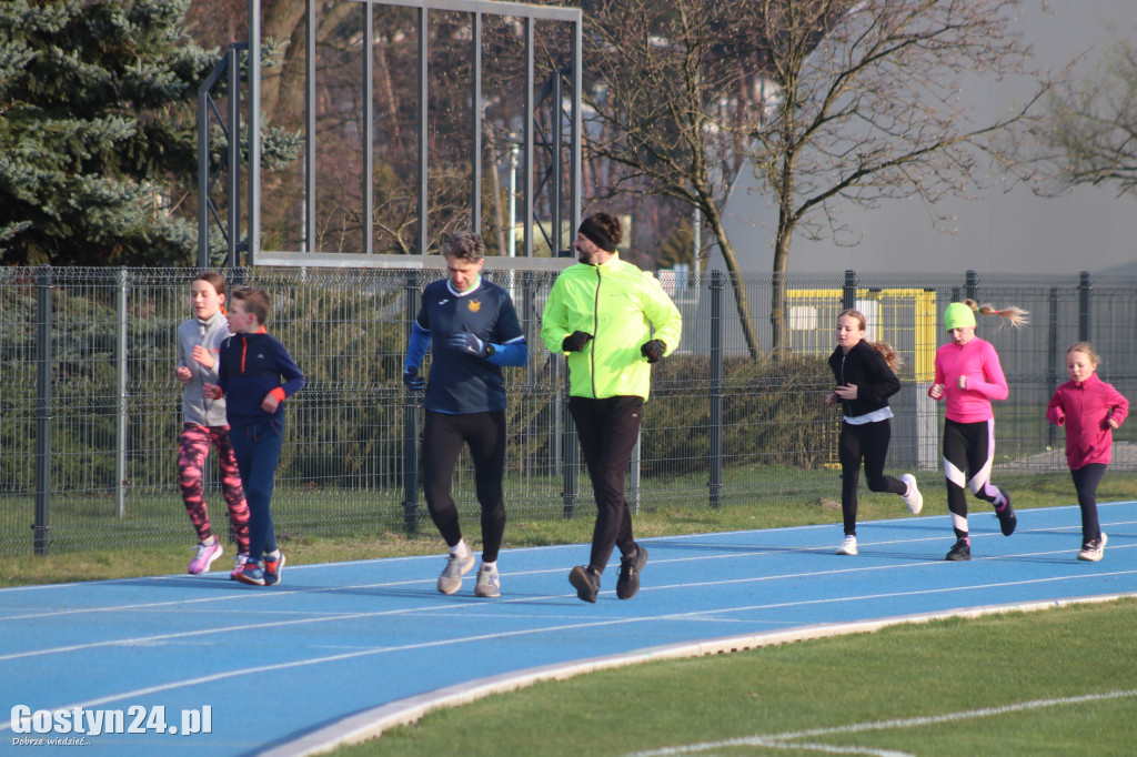 Biega Zająca na gostyńskim stadionie