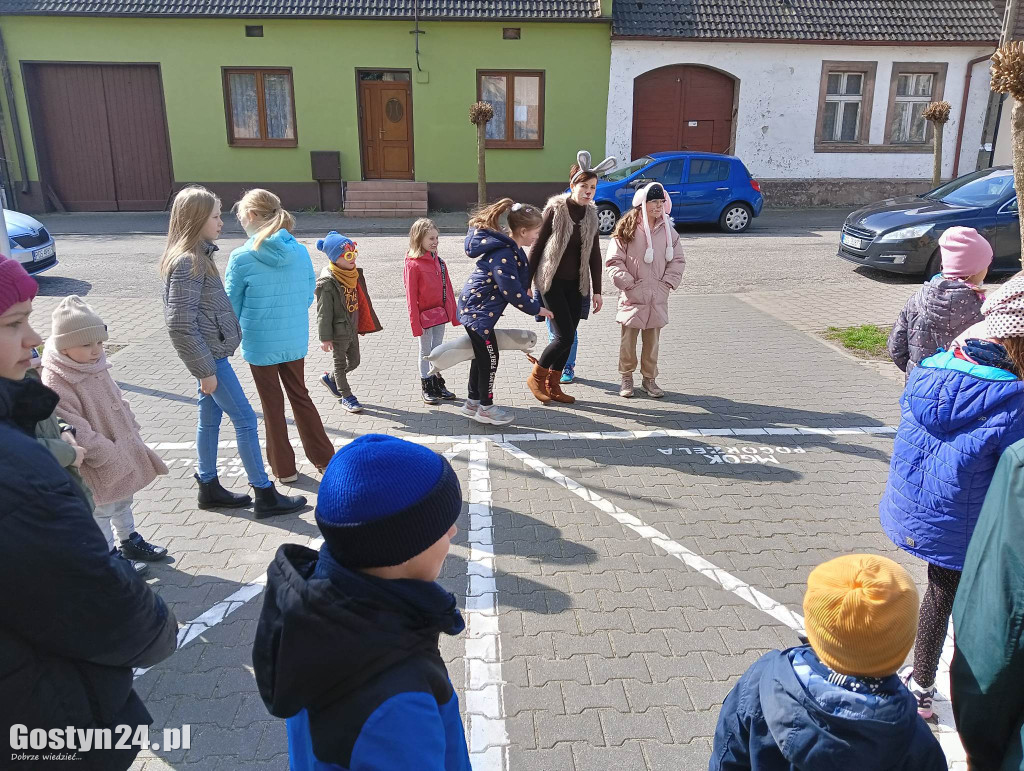 Wielkanocne warsztaty i szukanie zajączka w MGOK Pogorzela