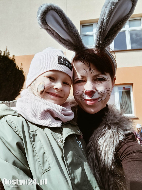Wielkanocne warsztaty i szukanie zajączka w MGOK Pogorzela