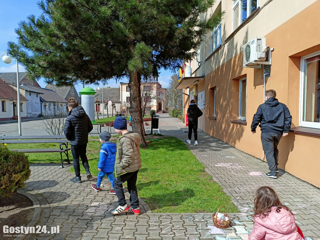 Wielkanocne warsztaty i szukanie zajączka w MGOK Pogorzela