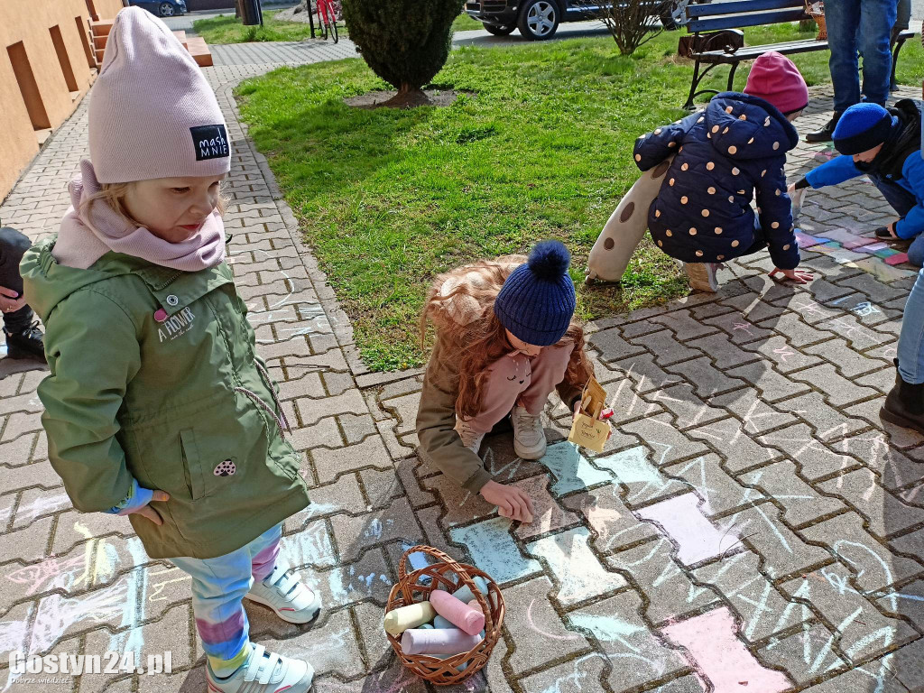 Wielkanocne warsztaty i szukanie zajączka w MGOK Pogorzela