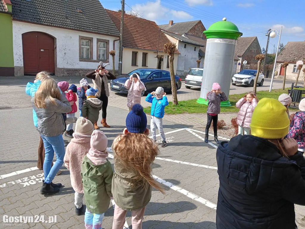 Wielkanocne warsztaty i szukanie zajączka w MGOK Pogorzela