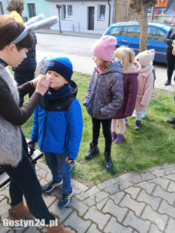 Wielkanocne warsztaty i szukanie zajączka w MGOK Pogorzela