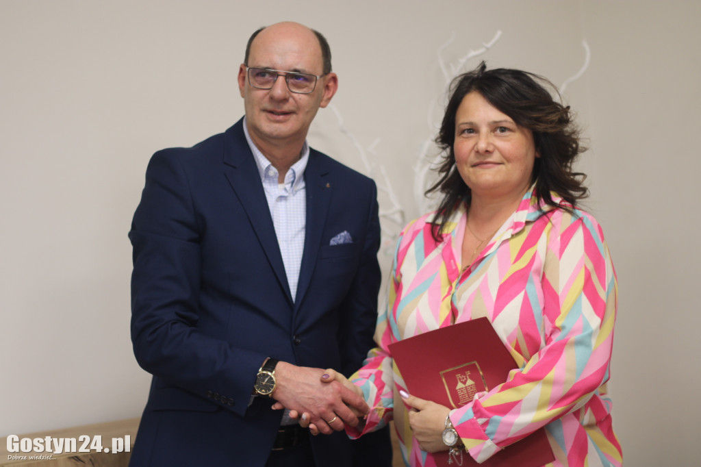 Podpisanie umów i wręczenie certyfikatów w Poniecka Karta Seniora