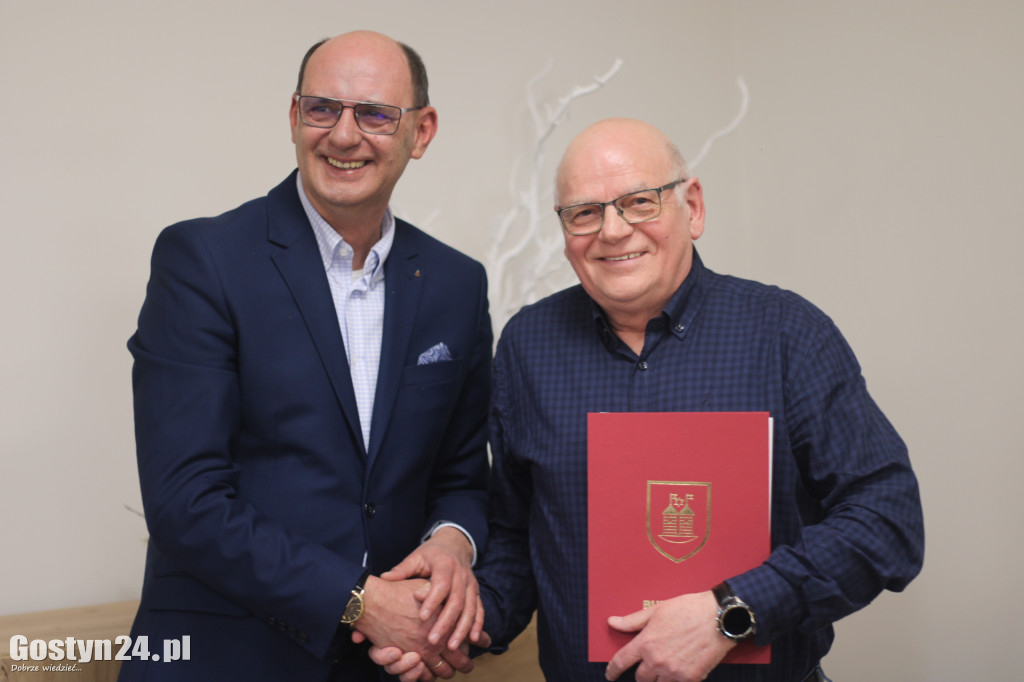Podpisanie umów i wręczenie certyfikatów w Poniecka Karta Seniora