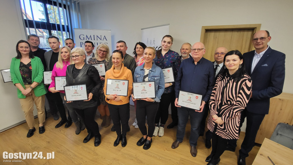 Podpisanie umów i wręczenie certyfikatów w Poniecka Karta Seniora