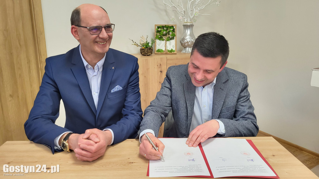 Podpisanie umów i wręczenie certyfikatów w Poniecka Karta Seniora