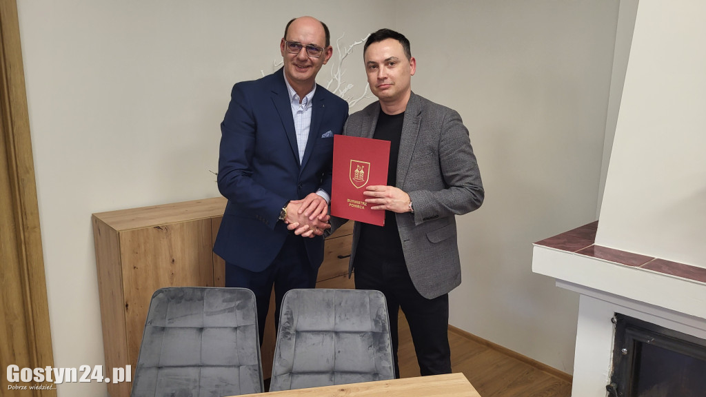 Podpisanie umów i wręczenie certyfikatów w Poniecka Karta Seniora
