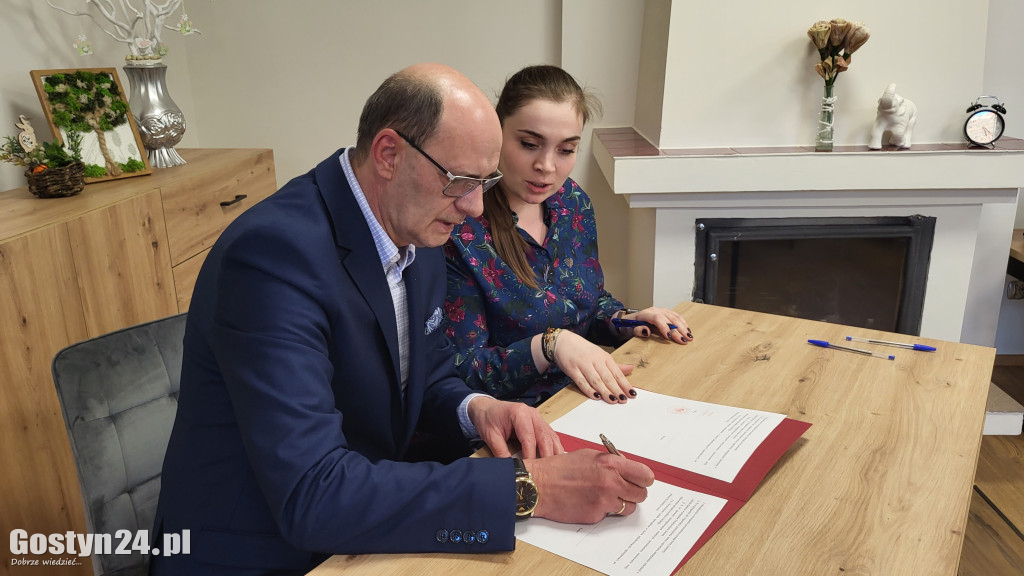 Podpisanie umów i wręczenie certyfikatów w Poniecka Karta Seniora