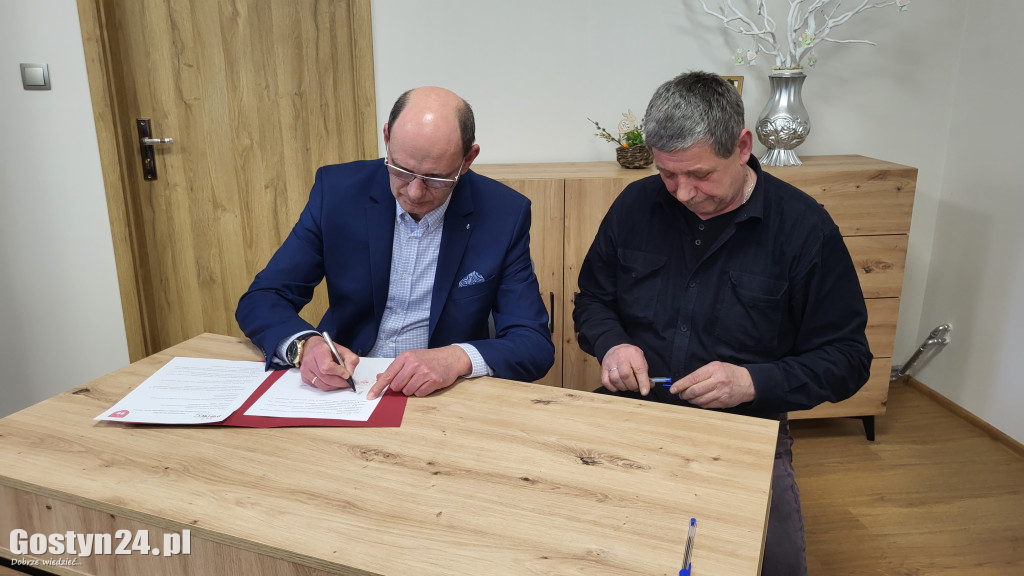 Podpisanie umów i wręczenie certyfikatów w Poniecka Karta Seniora