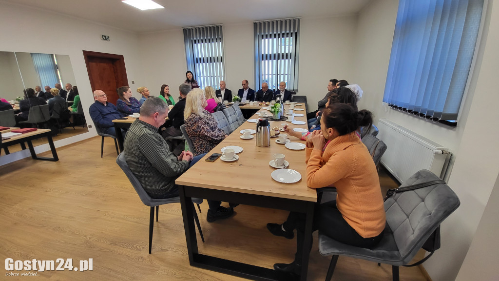 Podpisanie umów i wręczenie certyfikatów w Poniecka Karta Seniora