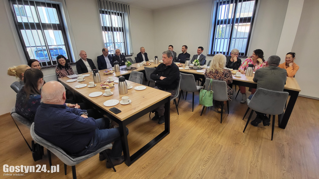 Podpisanie umów i wręczenie certyfikatów w Poniecka Karta Seniora