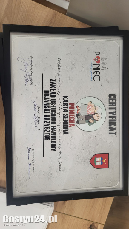 Podpisanie umów i wręczenie certyfikatów w Poniecka Karta Seniora
