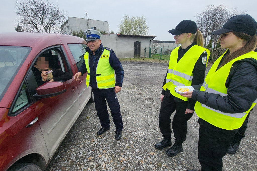 Częstowali kierowców plasterkami cytryny za duża prędkość