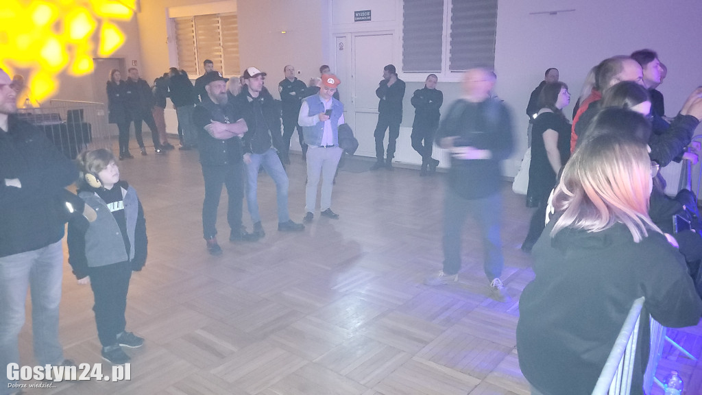 Skowyt w Piaskach i zbiórka dla przytuliska