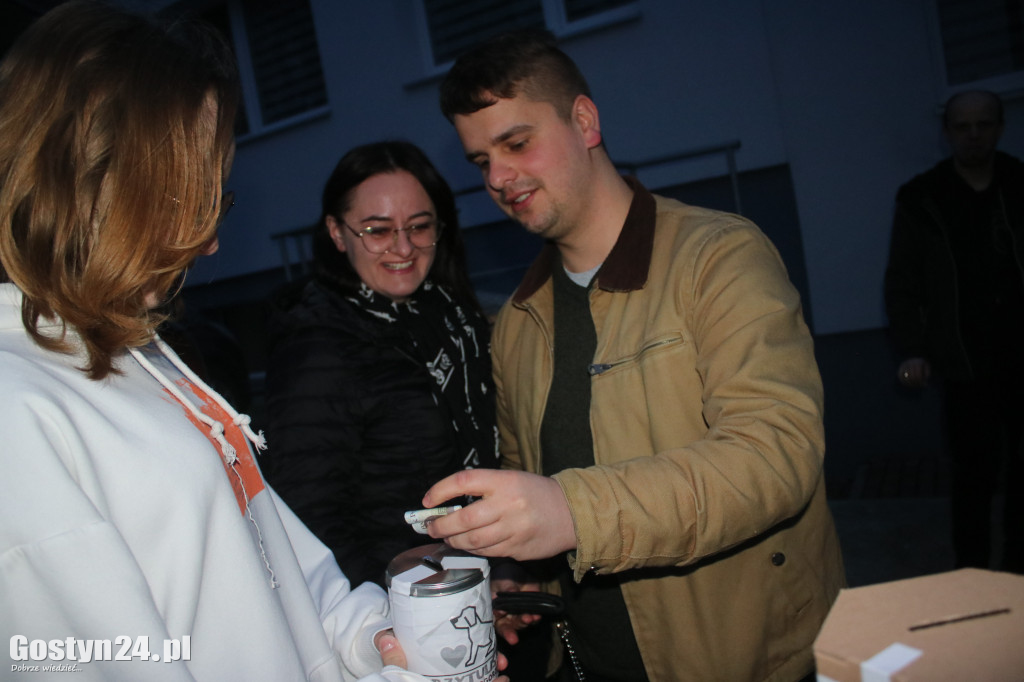 Skowyt w Piaskach i zbiórka dla przytuliska