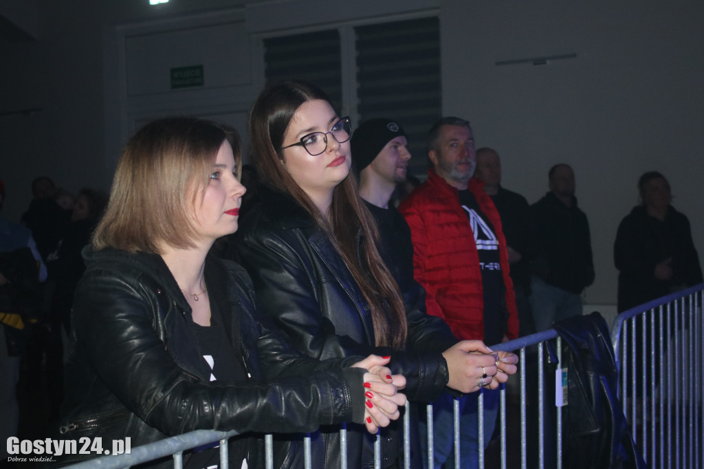 Skowyt w Piaskach i zbiórka dla przytuliska