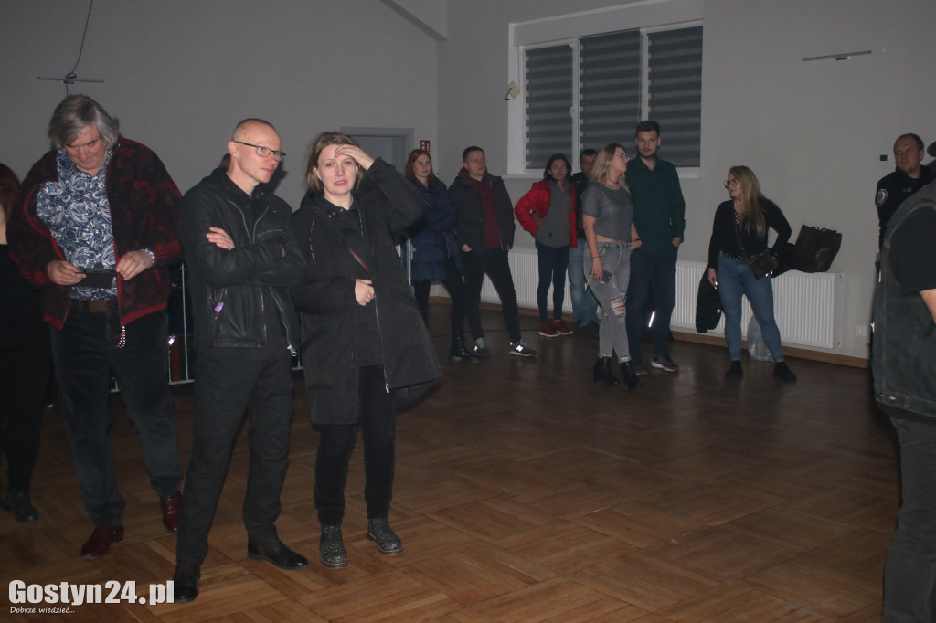 Skowyt w Piaskach i zbiórka dla przytuliska