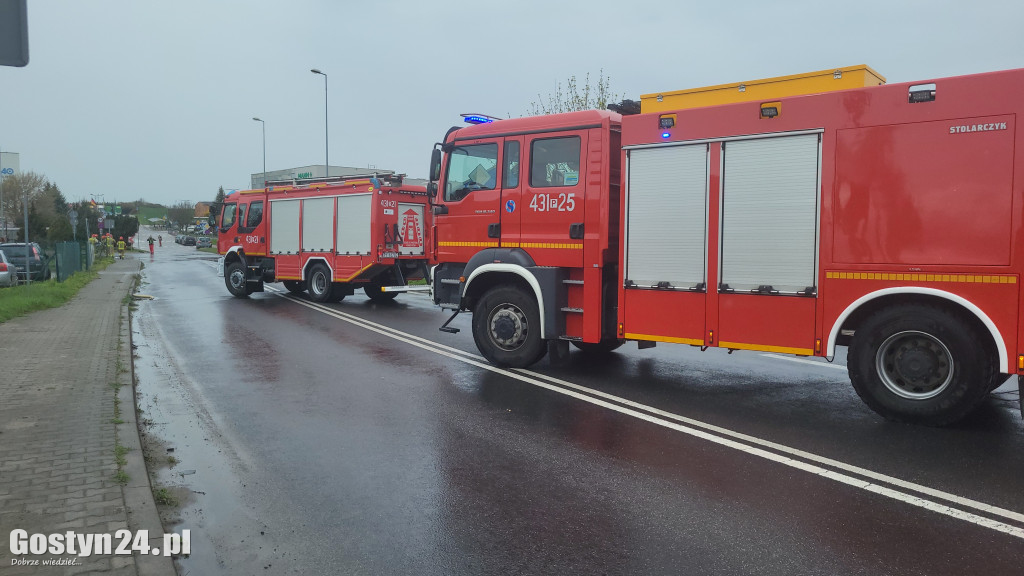 Żrąca substancja na drodze w Czachorowie