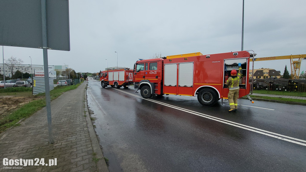 Żrąca substancja na drodze w Czachorowie