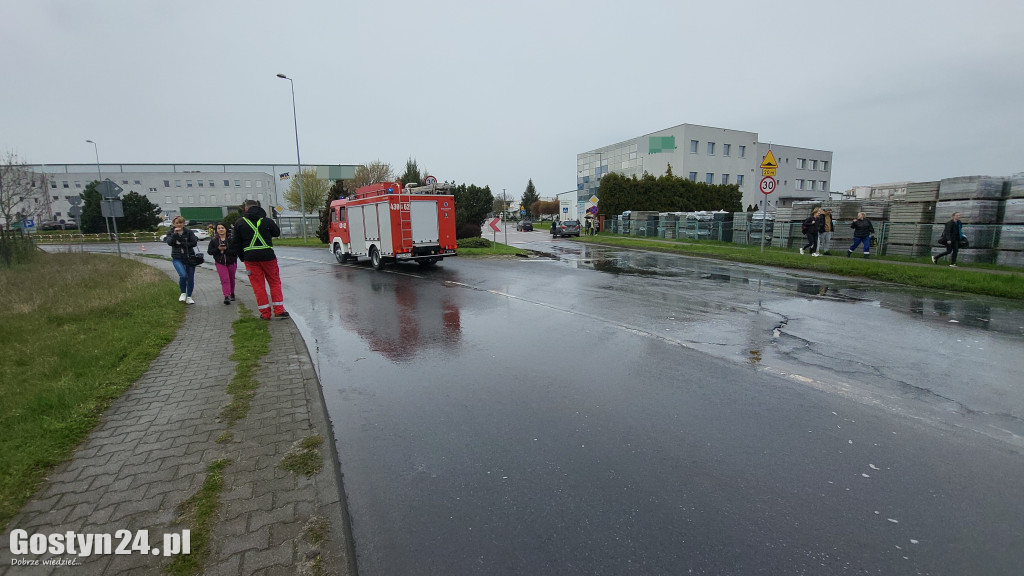 Żrąca substancja na drodze w Czachorowie