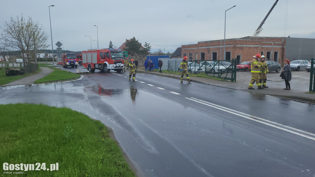 Żrąca substancja na drodze w Czachorowie