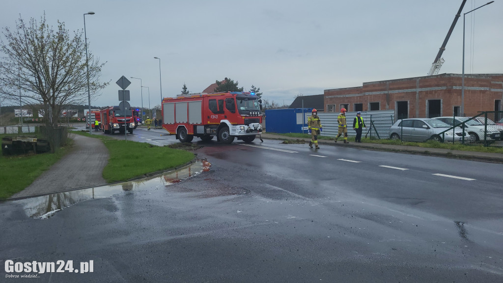 Żrąca substancja na drodze w Czachorowie
