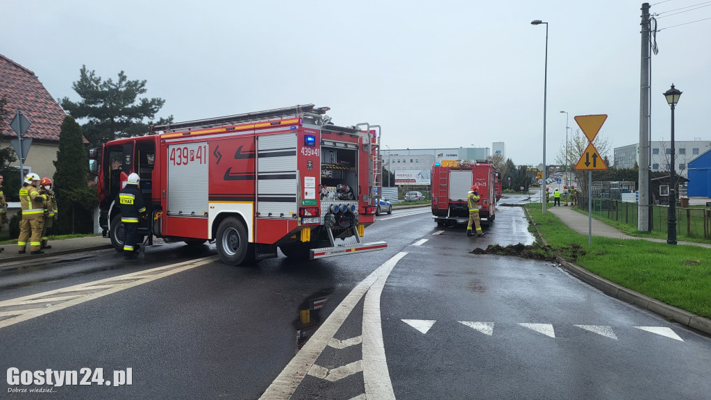 Żrąca substancja na drodze w Czachorowie