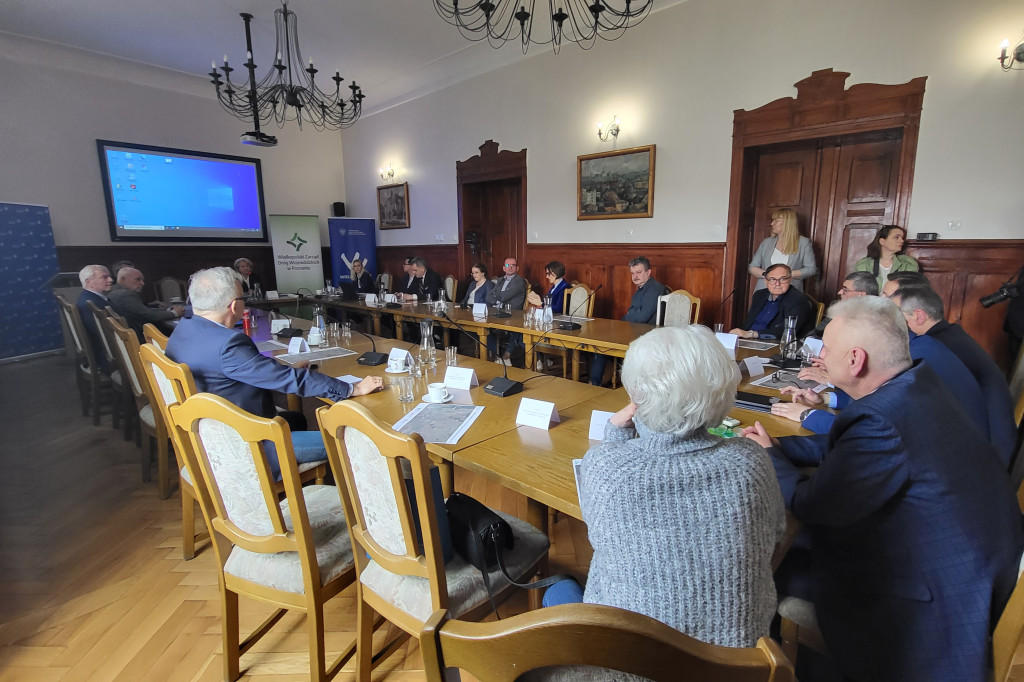 Posiedzenie radnych i spacer po obwodnicy DW434