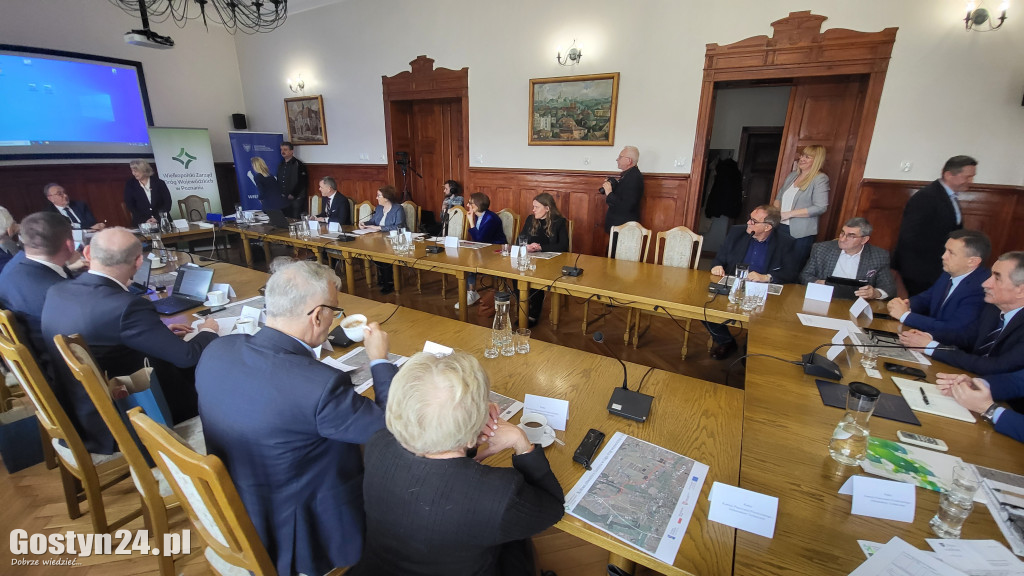 Posiedzenie radnych i spacer po obwodnicy DW434