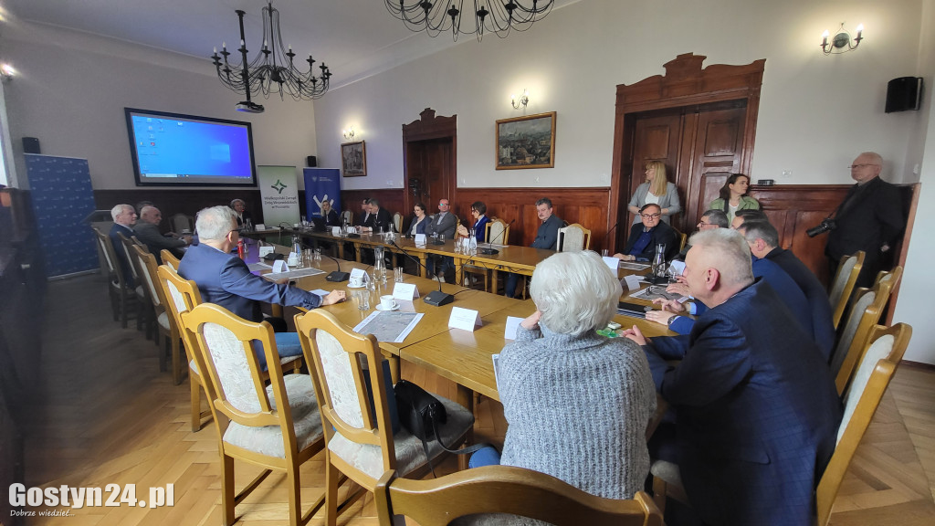Posiedzenie radnych i spacer po obwodnicy DW434
